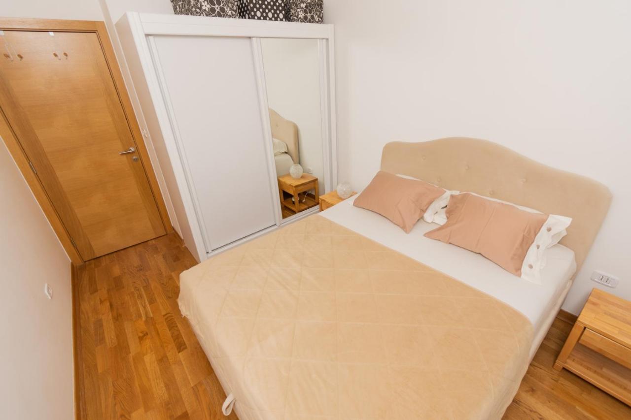 Lux City Apartment With Parking Podgorica Exterior foto