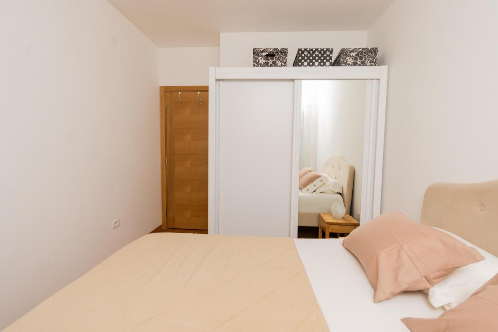 Lux City Apartment With Parking Podgorica Exterior foto